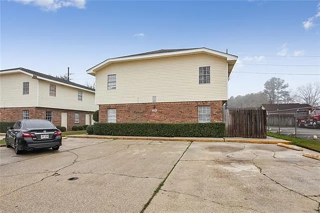 8897 Richmond Dr — Photo 3