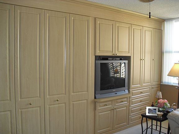 BUILT-IN W/MURHPY BED INCL