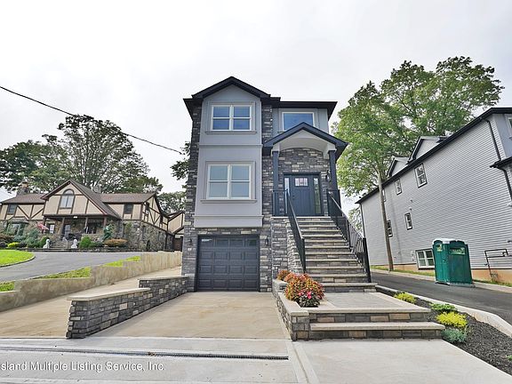 3rd image of 110 Woodvale Ave