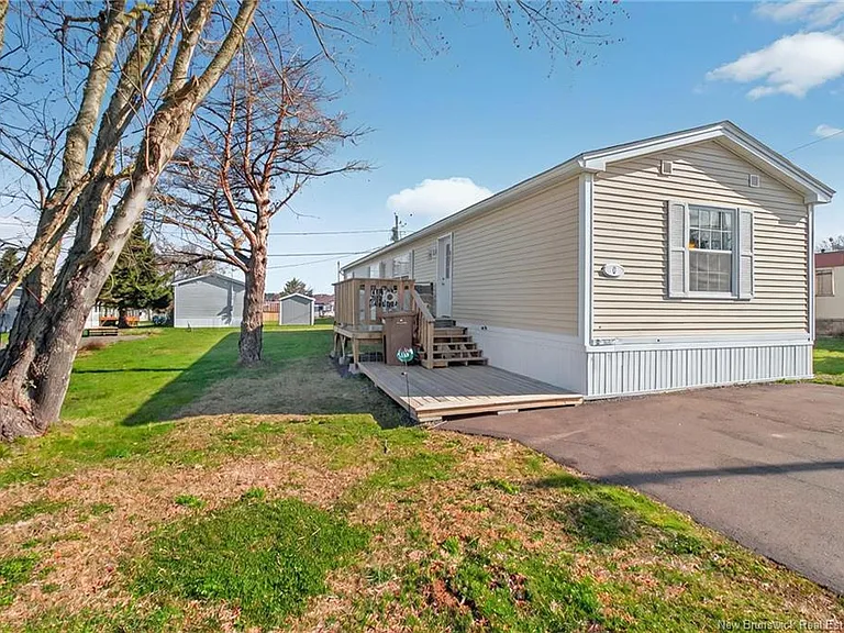 9 Daffodil Ln — Photo 25