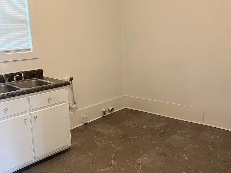 Washer/Dryer Hook-ups. Plenty of space in the kitchen. Bright and open.