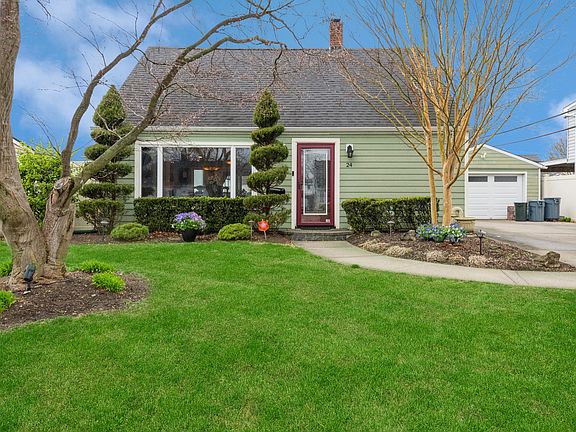 2nd image of 24 Gardenia Ln