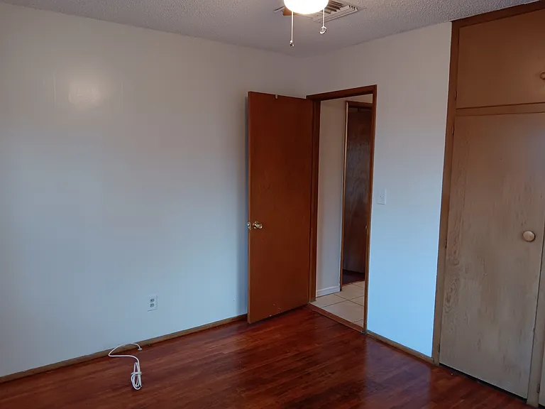 707 W 4th St — Photo 14