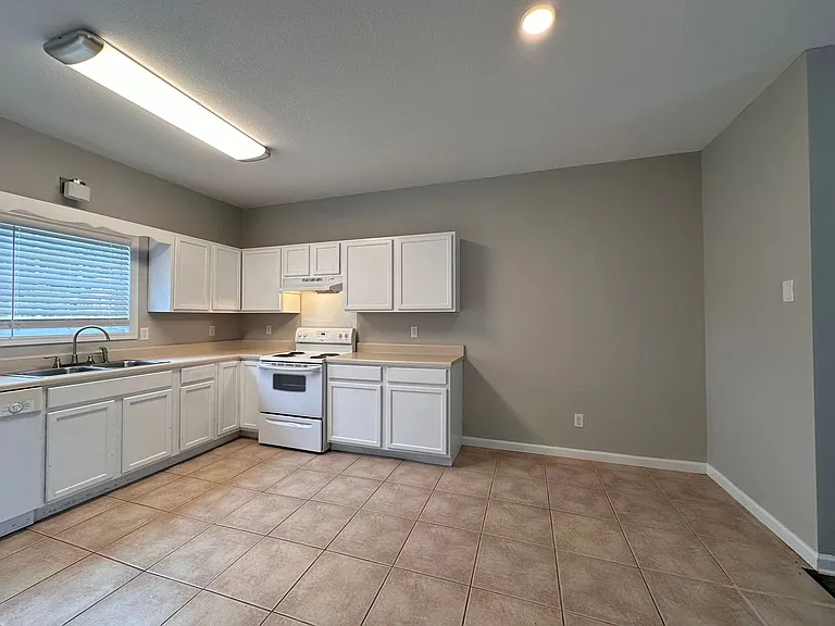 Rand Powell Apartment Homes — Photo 18
