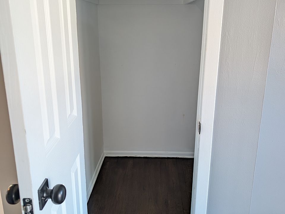 closet, walk in and turns right, leads back under the stairs of the top unit