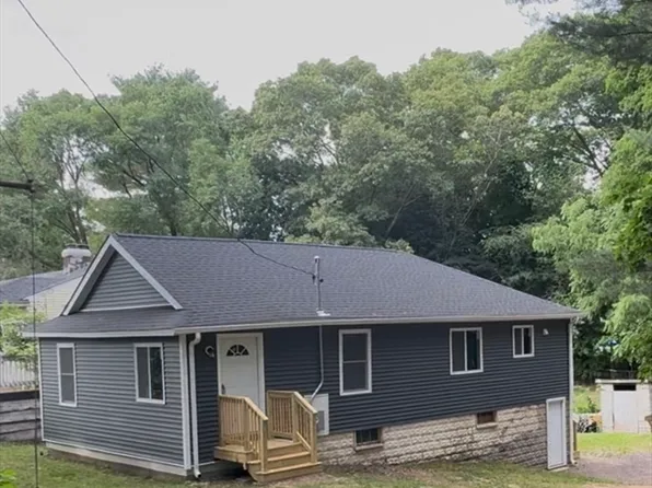8 Robertson Dr, Shrewsbury, MA 01545