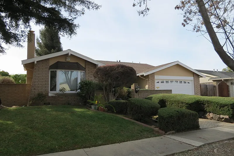 35345 Farnham Dr photo 1