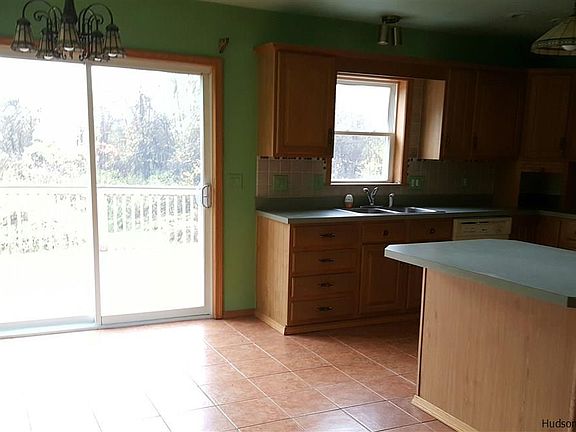 3rd image of 5 Applewood Ct