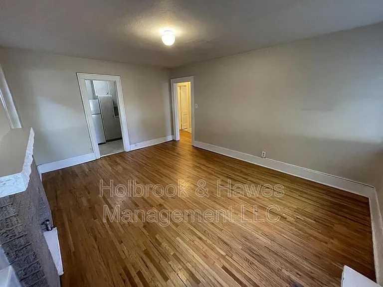 200 E Laurel St — Photo 7