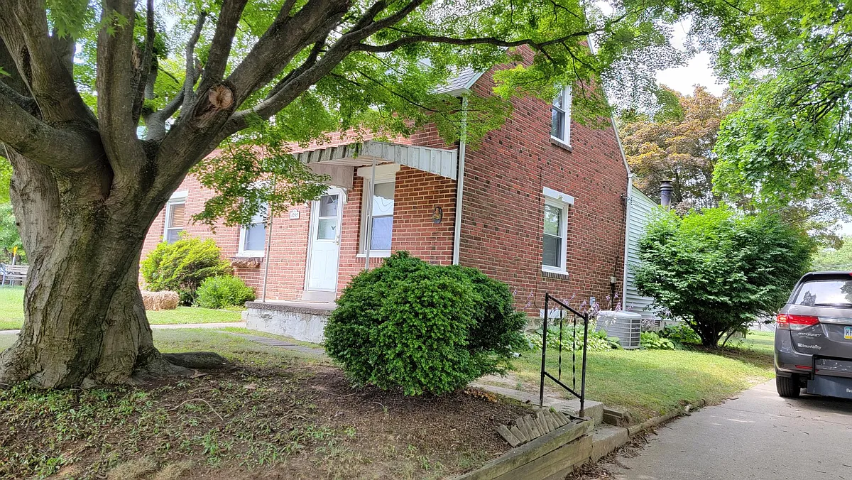 Building Photo - 1205 7th Ave