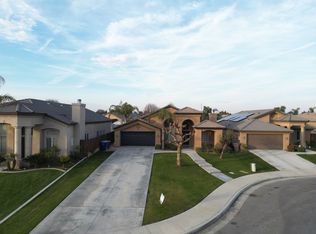 9314 Degranvelle Dr, Bakersfield, CA