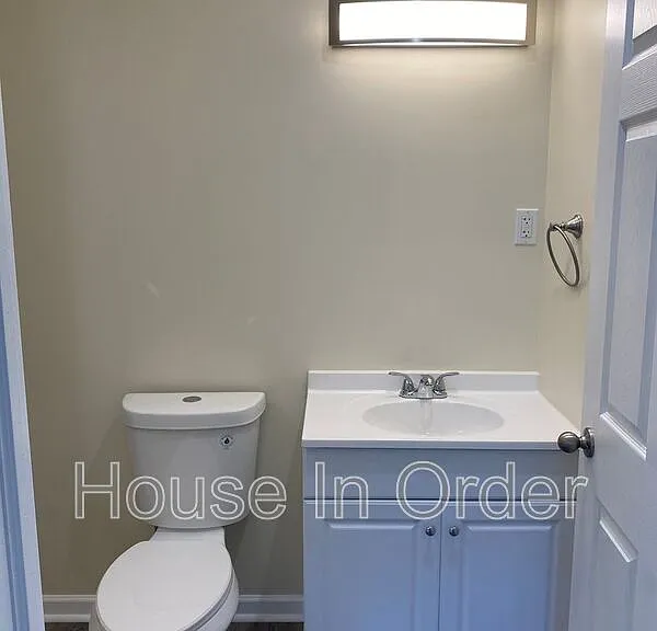 307 8th Ave E #102 — Photo 10