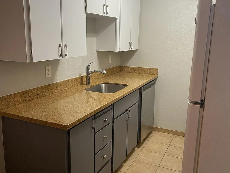 401 Taylor Ave NW #7 — Photo 1