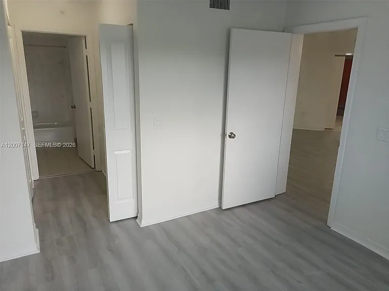 4175 N Haverhill Rd #922 — Photo 18