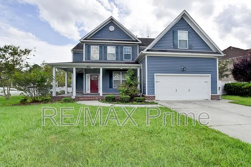 813 Evelyn Way