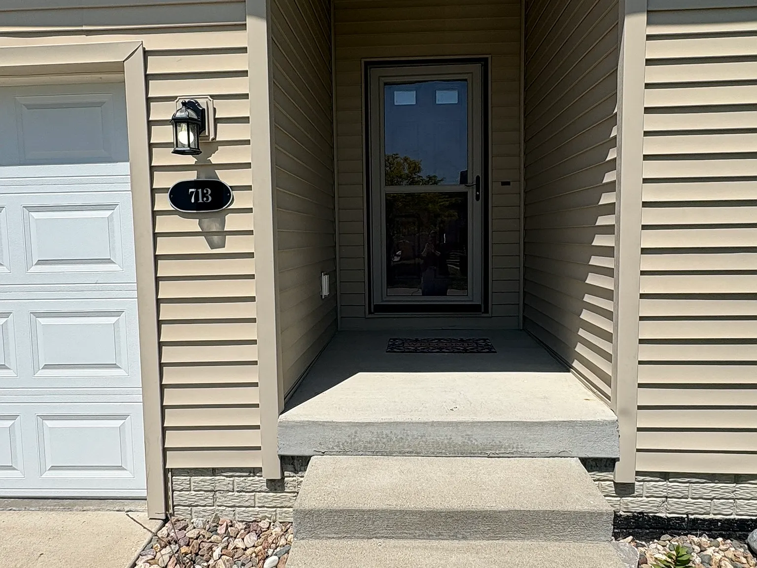 4 bed, 2380 sqft, $2,595 — Photo 2
