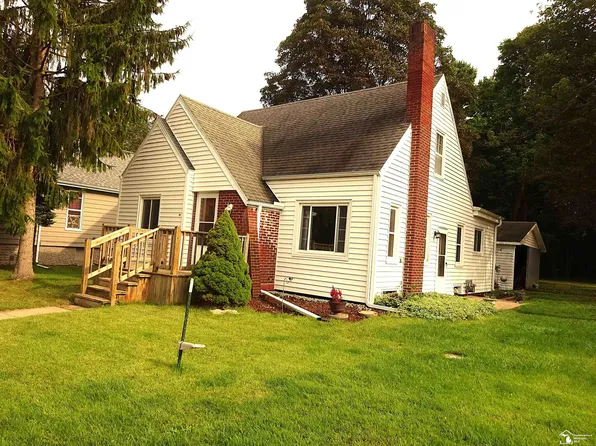 96 Westwood St, Hillsdale, MI 49242