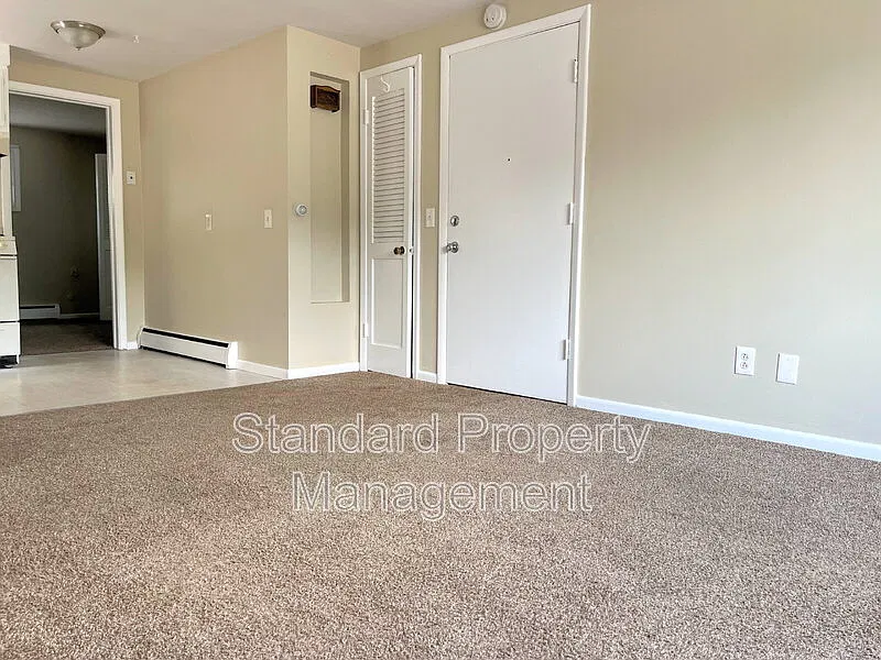 1 bed, 1.0 bath, $925 — Photo 2