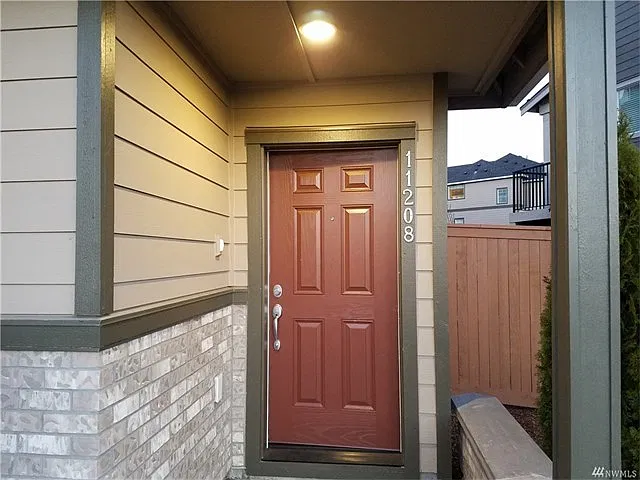 Luxurious Townhome in the Heart of Silverlake — Photo 2