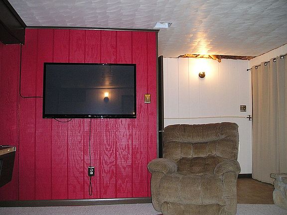 4th image of 232 Laurel Dr
