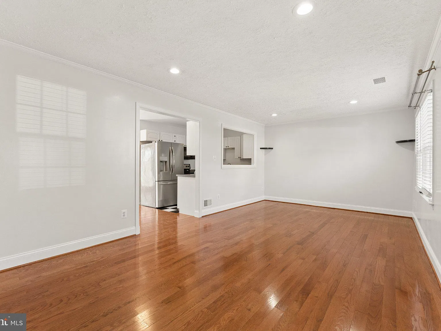 3 bed, 2.5 bath, 1320 sqft, $2,900 — Photo 4