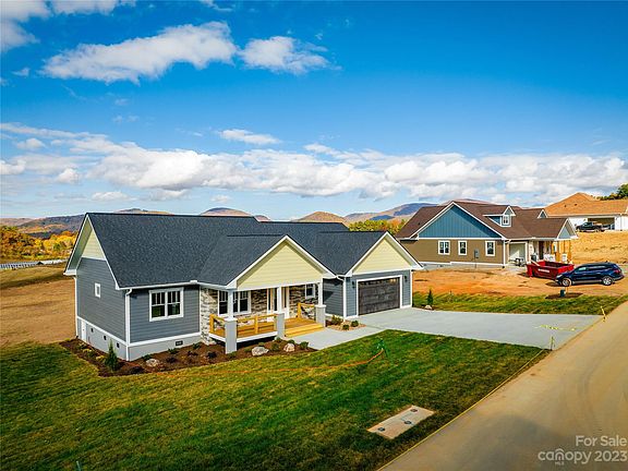5th image of 111 Maple Knoll Dr