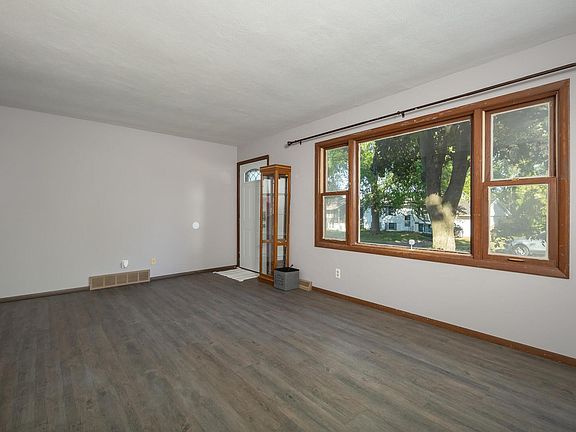 5th image of 2650 Wood Dale Ave