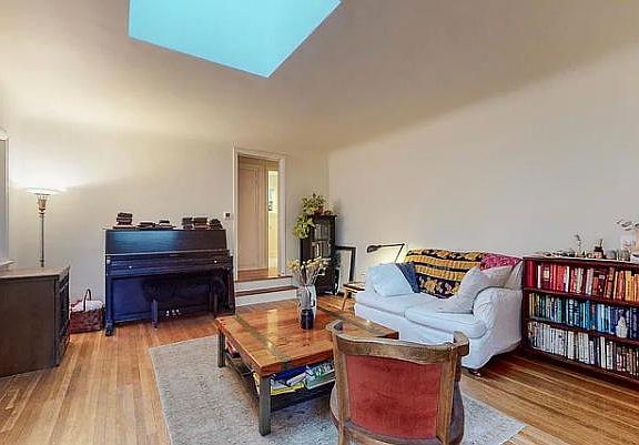 5th image of 8685 Lookout Mountain Ave