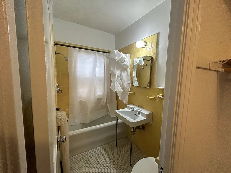 Oak Grove Apartment Hotel — Photo 7