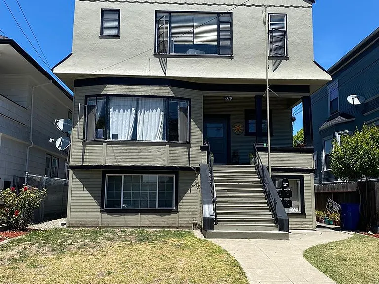 1519 Broadway — Photo 1