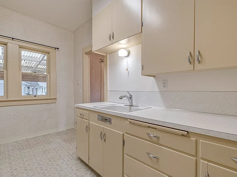 623 E Main St — Photo 17