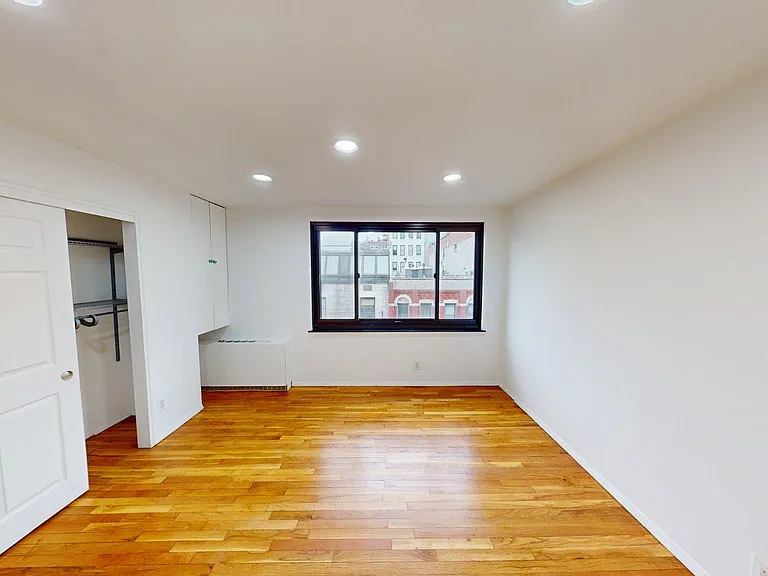 10 Jones St #5E — Photo 9