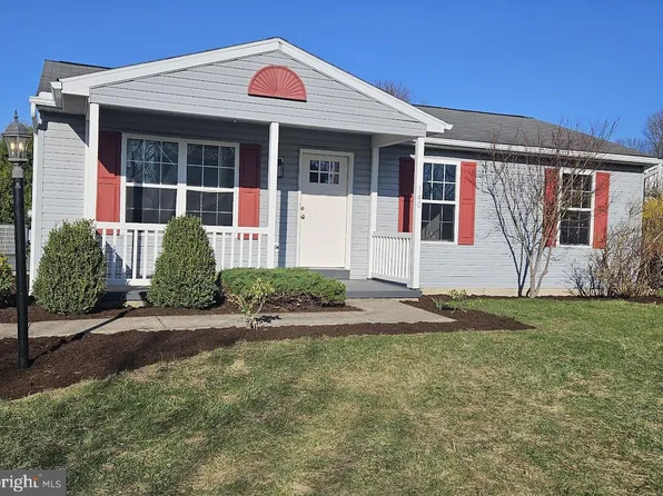 140 Arbor Bluff Dr, Pleasant Gap, PA 16823