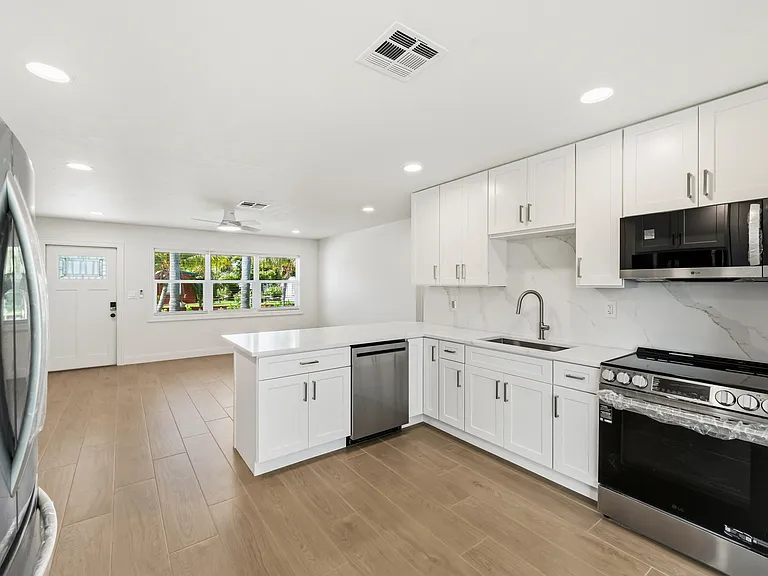 802 Lytle St — Photo 5