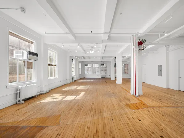 118 East 25th Street image 6 of 11