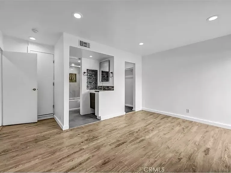 219 N Isabel St #4 — Photo 30