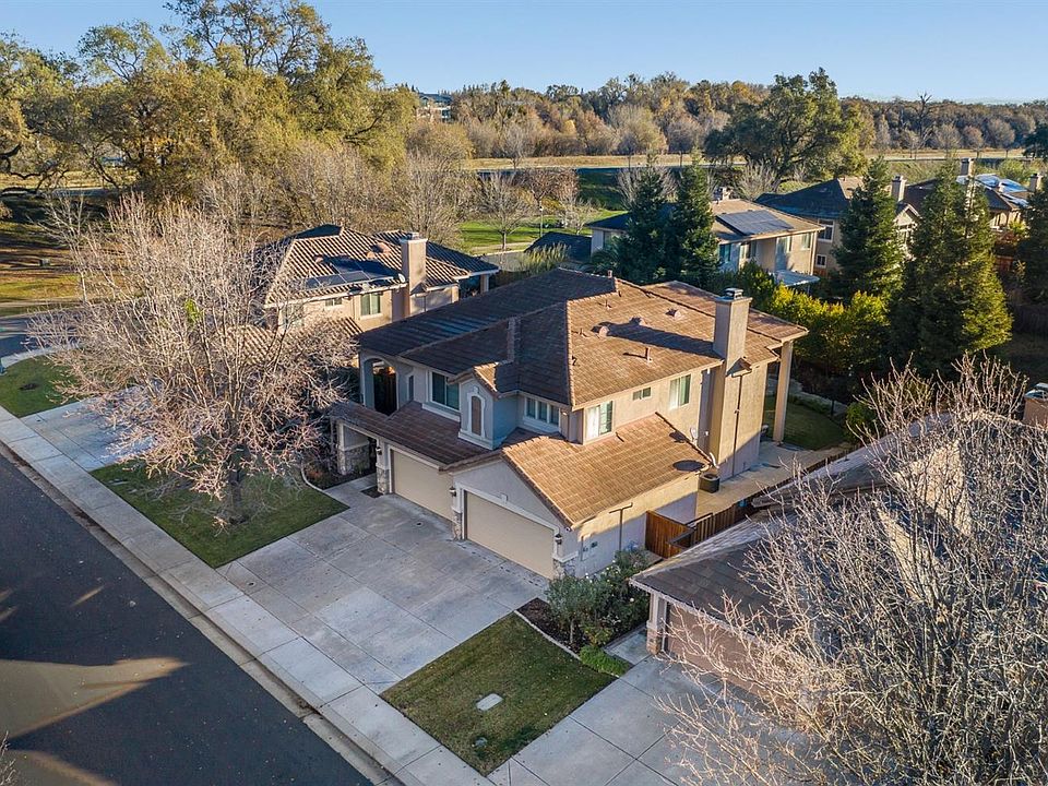 2nd image of 211 Royal Oaks Dr