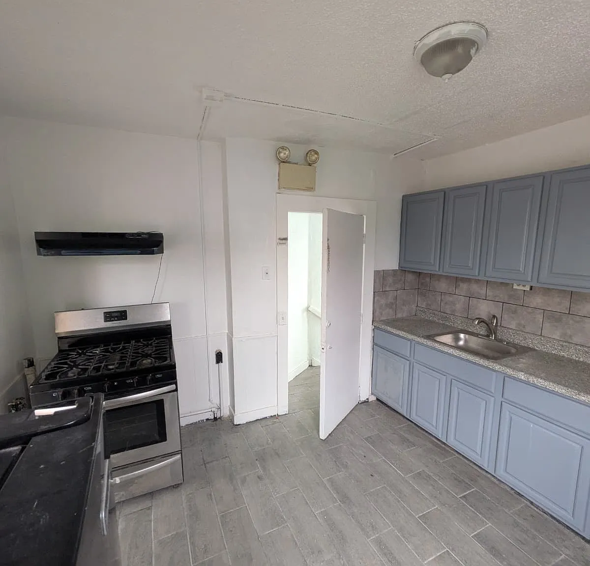 2 bed, $1,200 — Photo 1
