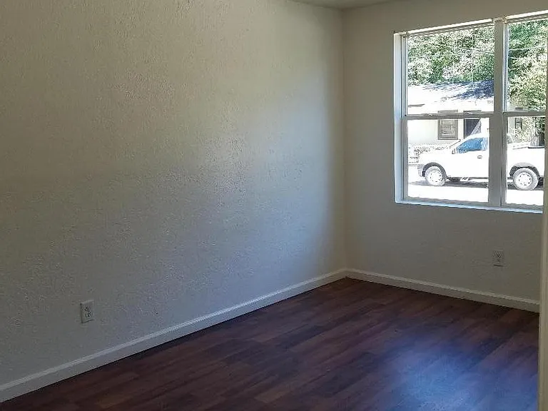 1239 Holden Dr — Photo 3