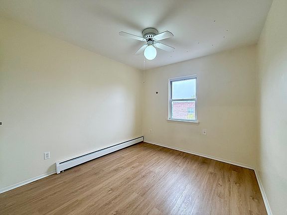 3rd image of 58 Avenue S Floor 3