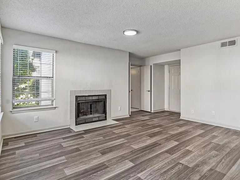 Summerlake Apartments — Photo 7