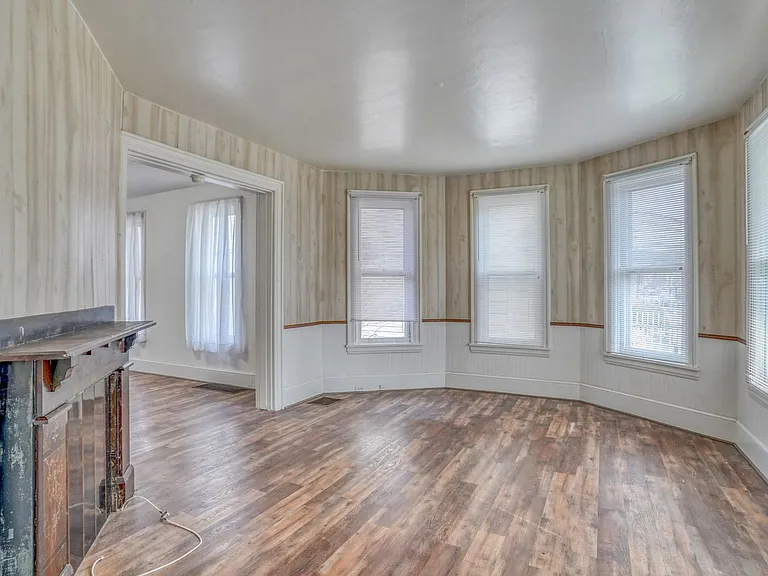 132 W Mount Vernon St — Photo 26