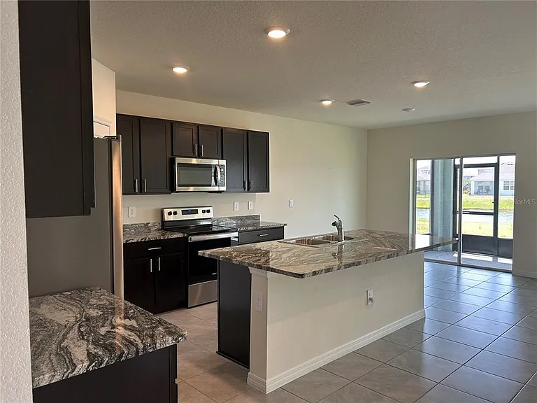 17218 Reserva Dr — Photo 6