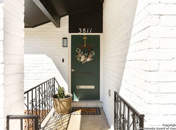 5th image of 3811 Petry Dr