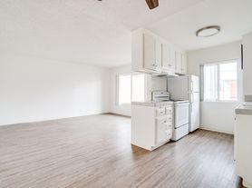 Sunset Cliffs Apartments, 7