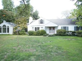 1010 N Berry Rd, Saint Louis, MO 63122