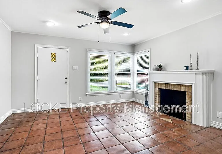 3528 Rogers Ave — Photo 2