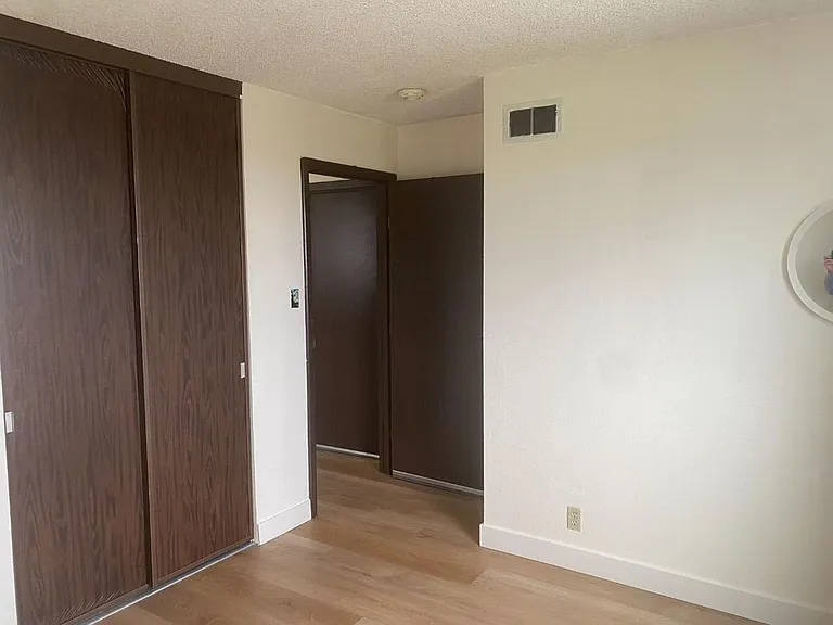 81 Camelot Ct — Photo 19