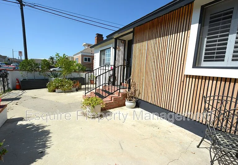 165 Wilson Ave — Photo 9