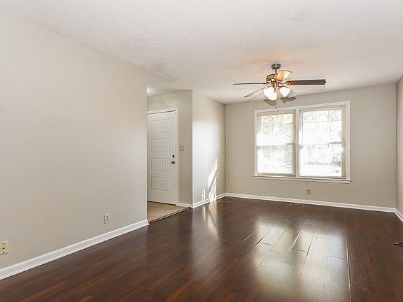 4th image of 613 Cayce Dr